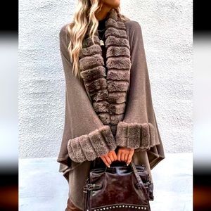 Boutique false fur cape